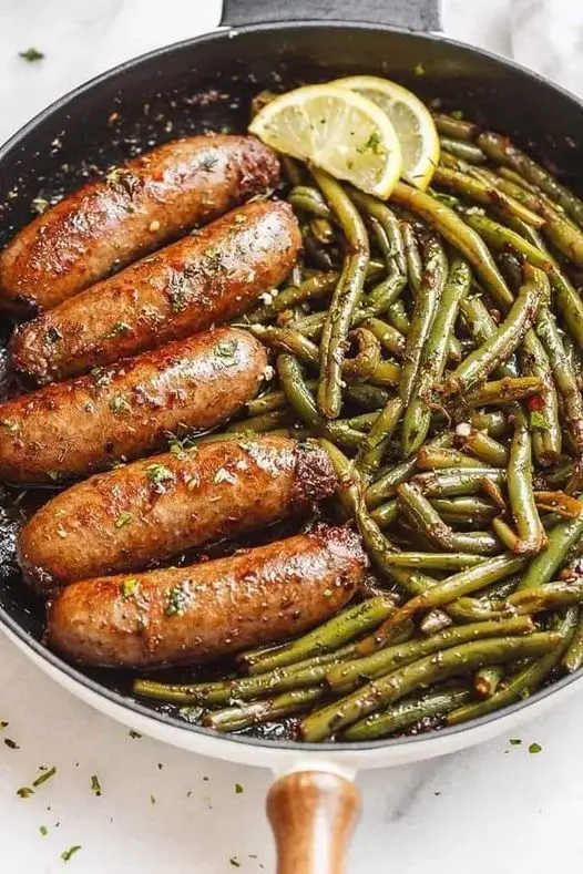GARLIC BUTTER SAUSAGES WITH LEMON GREEN BEANS