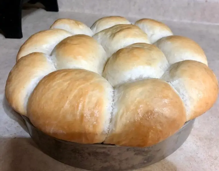 Sourdough dinner rolls