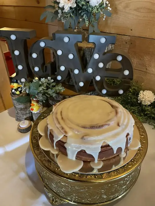 cinnamon roll cake