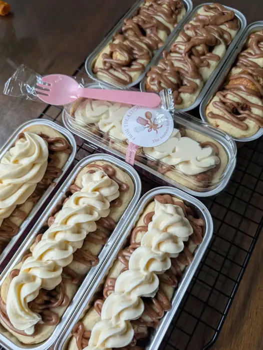 cinnamon rolls with cinnamon glaze