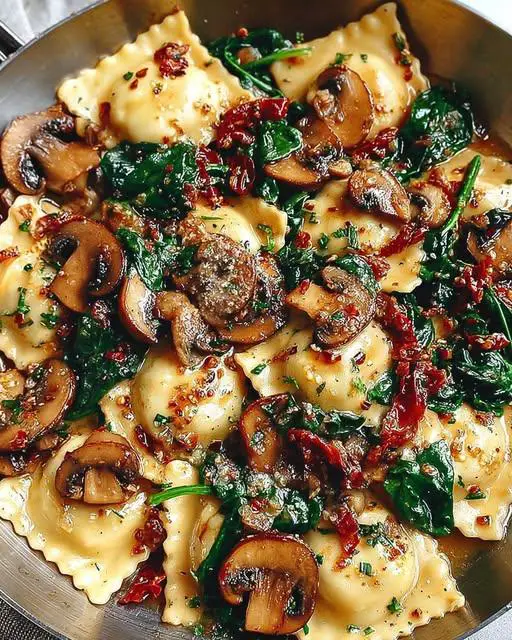 Cheesy Ravioli with Spinach Mushrooms