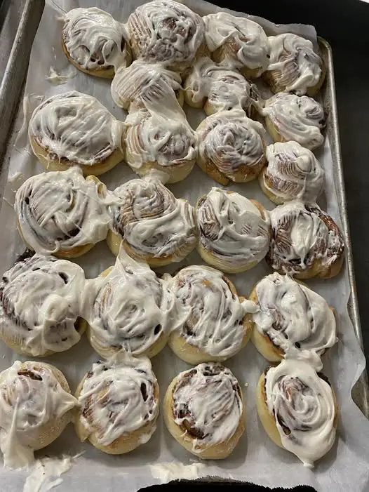 Cinnamon rolls with cream cheese