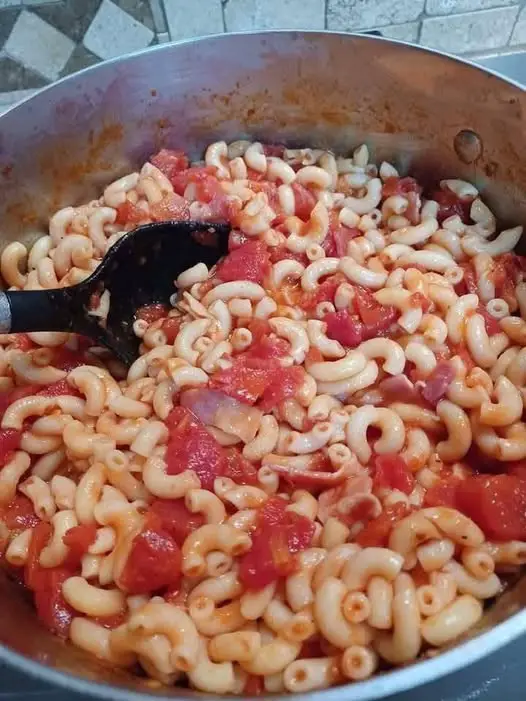Macaroni and Tomatoes