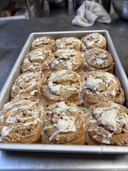 apple crumb cinnamon rolls