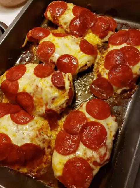KETO PEPPERONI PIZZA CHICKEN