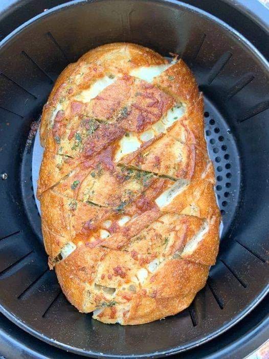 Air Fryer Pull-Apart Cheese Garlic Bread